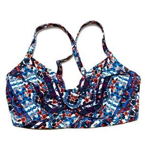 Athleta twist front bikini top with cross or regular straps in back size 32D/DD